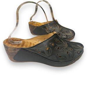 La Pinta | Black Leather Láser Cut Mules | Size 9-9.5